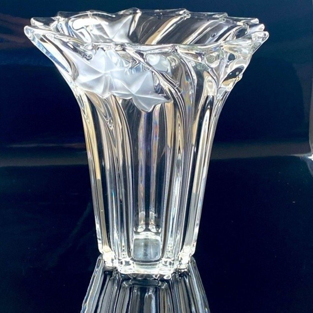 Mikasa Heavy Lead Crystal Parisian Vase Ivy Pattern W/ Frosted Leaves 8.3/4"